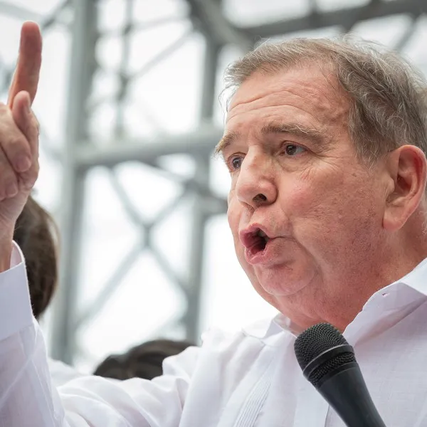 DwLrERNAx_600x600__1