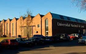 la Universidad de Lanús usó plata de la institución para comprar una camioneta de lujo.