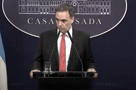 Adorni nego una reforma de la Constitución y dijo que Villarruel esta fuera del gobierno