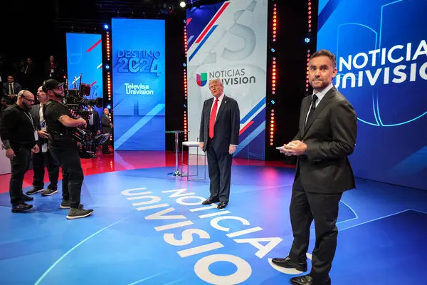 16election-live-trump-univision-01-lgqb-articleLarge