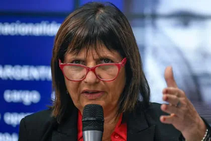 la-ministra-de-seguridad-patricia-bullrich-senala-2CFMQFAFLBAH5H74ASOVHYDIXA