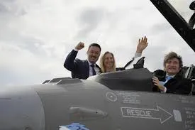 Ministro que compró aviones F-16.