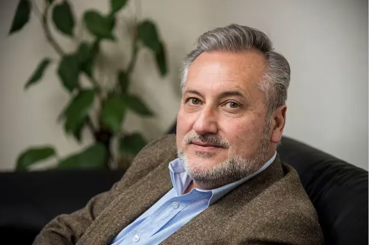 viejo gordo pero con guitsa