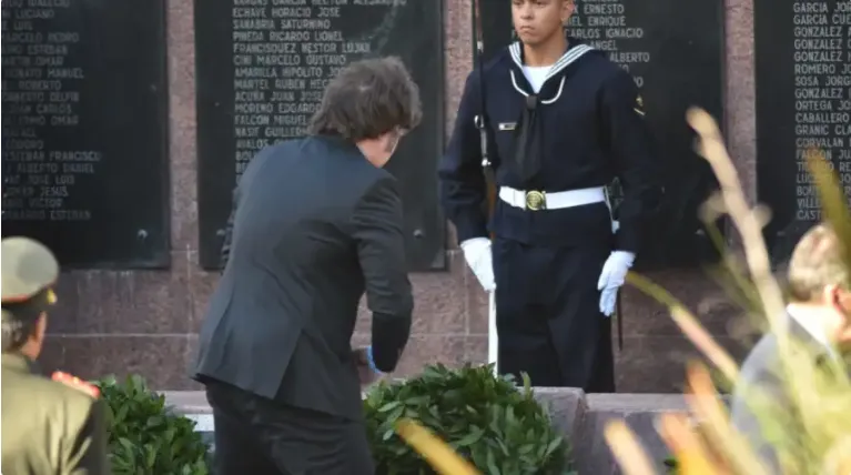 homenaje a malvinas milei2