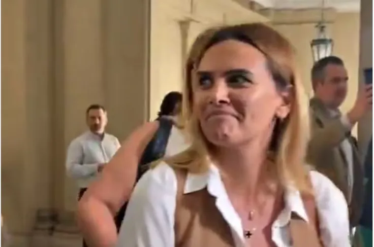 vieja diciendo no se