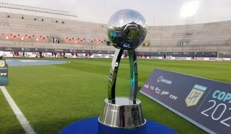 CopaLigaProfesional_trofeo_9abril2024