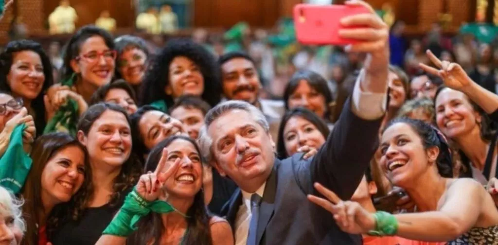 alberto-fernandez-dia-de-la-mujer-8-de-marzo-1-1024x504