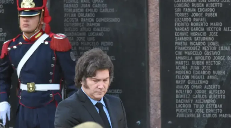 homenaje a malvinas milei