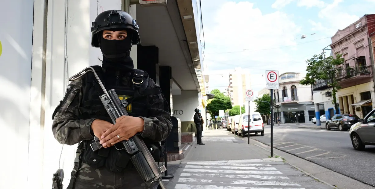 pdIKFNGgs_1256x620__3