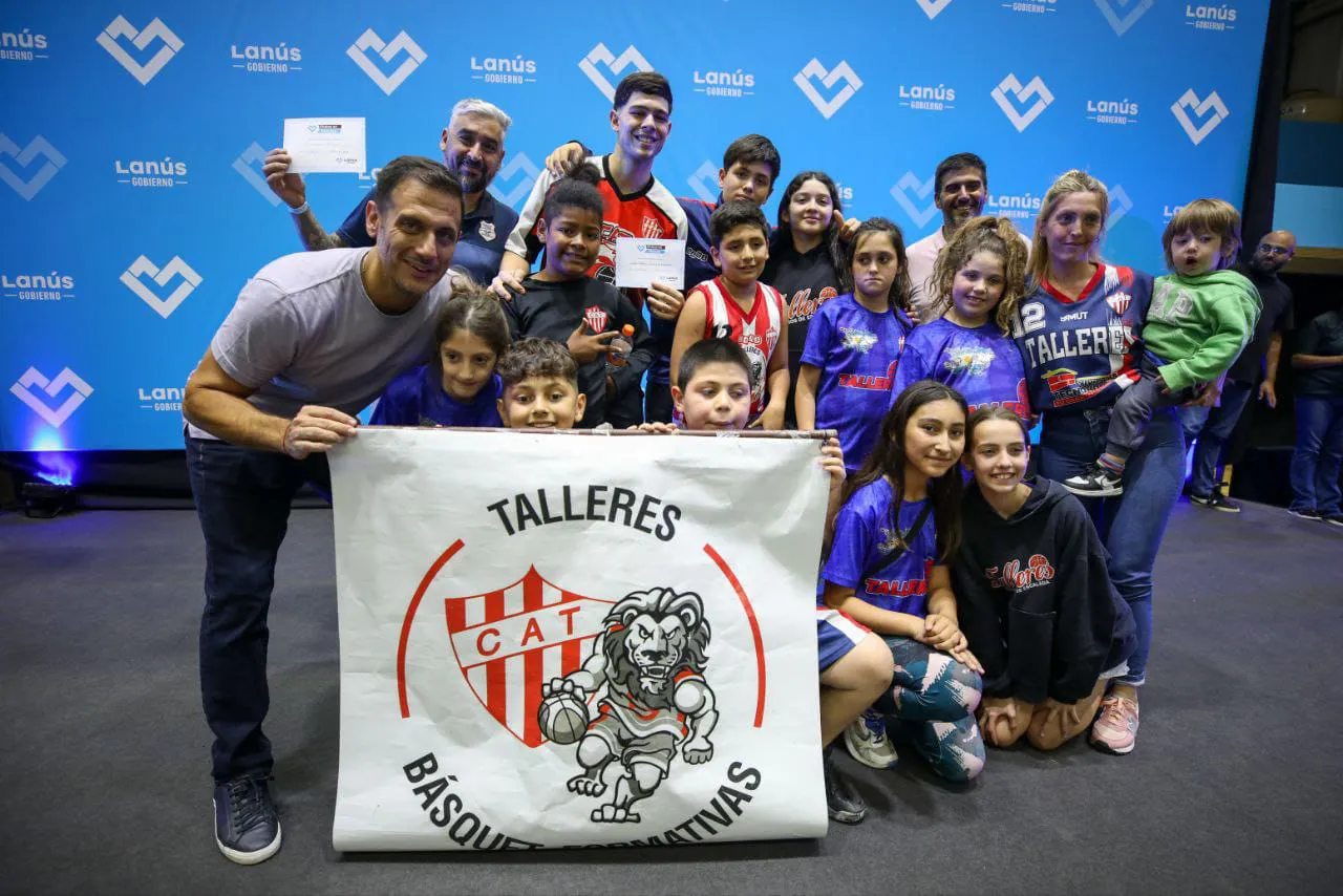 Julián Álvarez hará entrega de trofeos para los niños que participen del programa Clubes en Marcha.