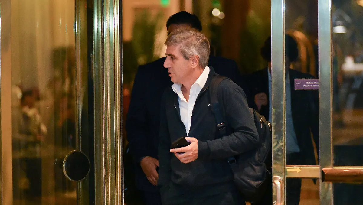 luis-caputo-salida-hotel-libertador